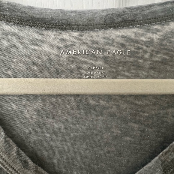 American Eagle Camo V-Neck T-Shirt - Picture 6 of 8